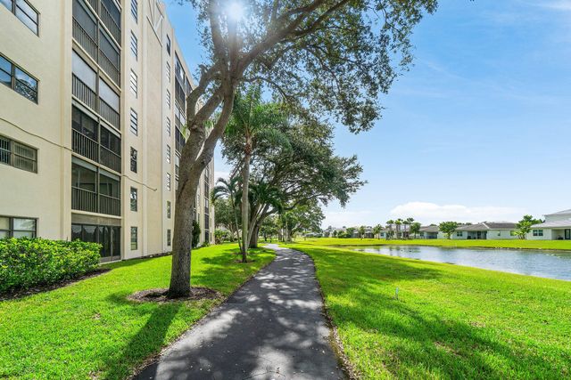 7290 KINGHURST Drive 106, Delray Beach, FL 33446
