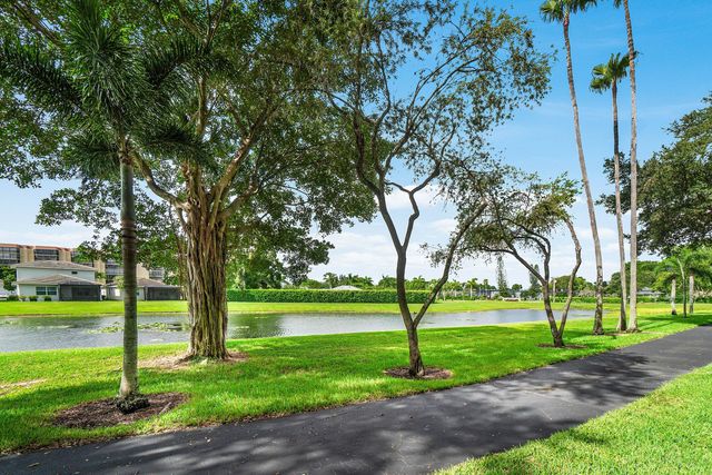 7290 KINGHURST Drive 106, Delray Beach, FL 33446