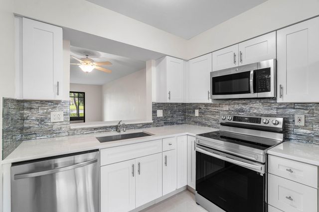 7290 KINGHURST Drive 106, Delray Beach, FL 33446
