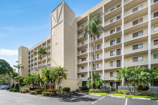 7290 KINGHURST Drive 106, Delray Beach, FL 33446