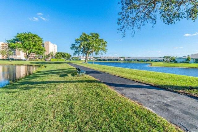 7290 KINGHURST Drive 106, Delray Beach, FL 33446