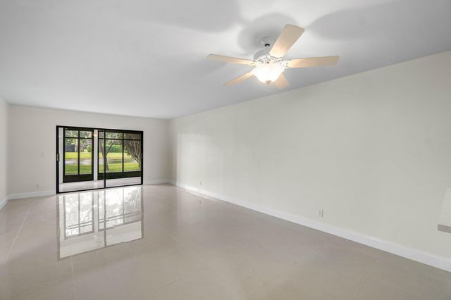 7290 KINGHURST Drive 106, Delray Beach, FL 33446