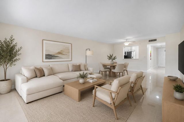 7290 KINGHURST Drive 106, Delray Beach, FL 33446