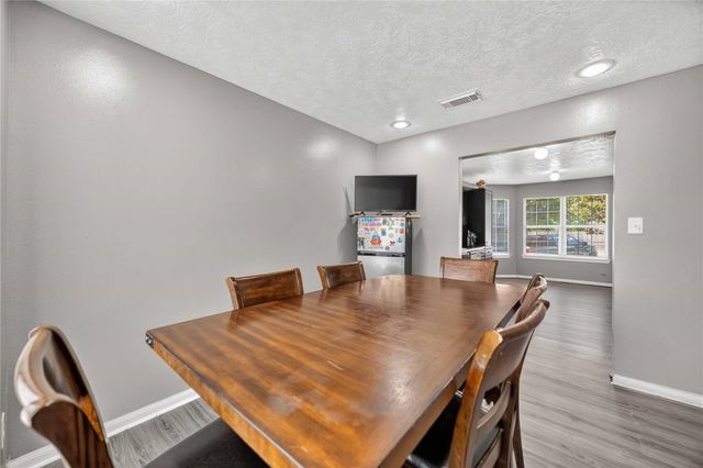 7436 Harlem Street, Baytown, TX 77521