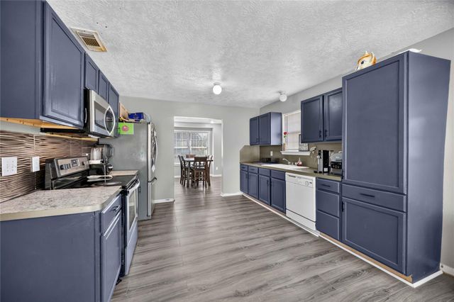 7436 Harlem Street, Baytown, TX 77521