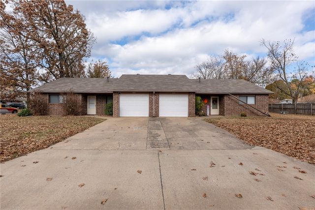 11 units total W Beechwood Drive, Rogers, AR 72756