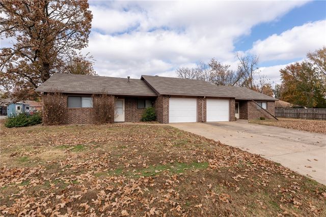 11 units total W Beechwood Drive, Rogers, AR 72756