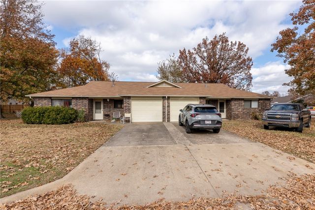 11 units total W Beechwood Drive, Rogers, AR 72756
