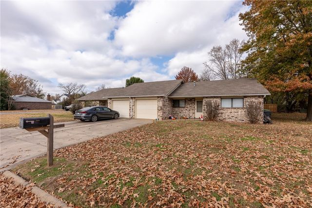 11 units total W Beechwood Drive, Rogers, AR 72756