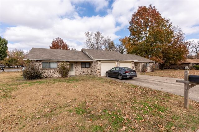 11 units total W Beechwood Drive, Rogers, AR 72756