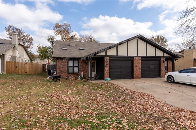 11 units total W Beechwood Drive, Rogers, AR 72756