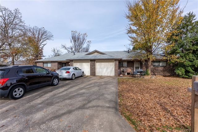 11 units total W Beechwood Drive, Rogers, AR 72756