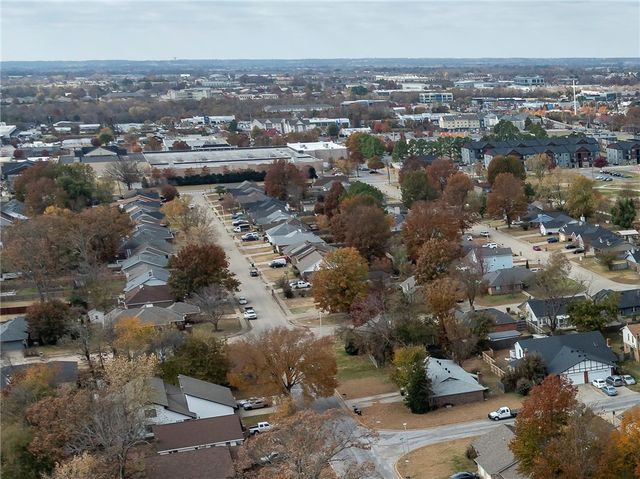 11 units total W Beechwood Drive, Rogers, AR 72756