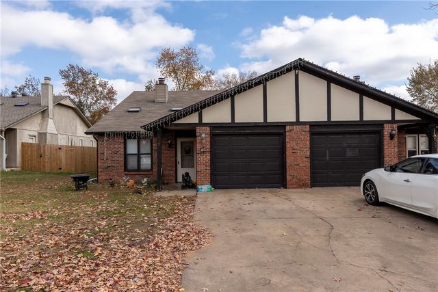 11 units total W Beechwood Drive, Rogers, AR 72756