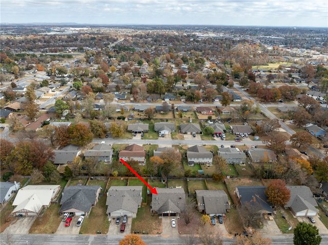 11 units total W Beechwood Drive, Rogers, AR 72756