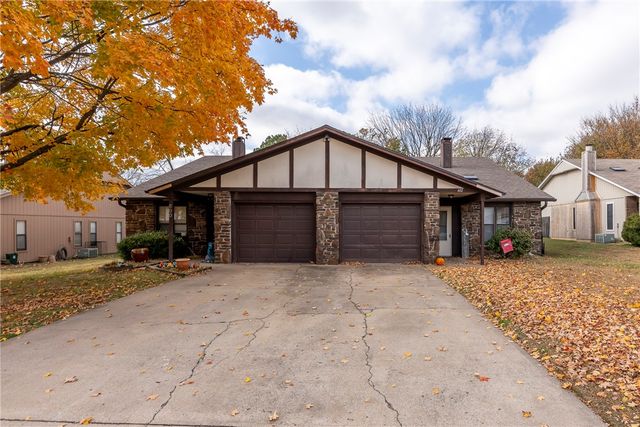 11 units total W Beechwood Drive, Rogers, AR 72756