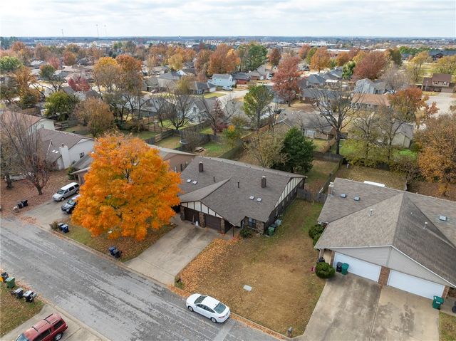 11 units total W Beechwood Drive, Rogers, AR 72756