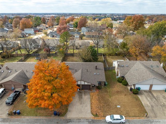 11 units total W Beechwood Drive, Rogers, AR 72756