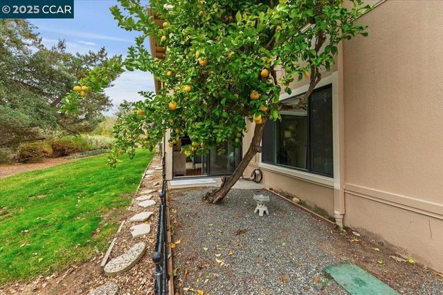 1857 Golden Rain Rd Unit 2, Walnut Creek, CA 94595