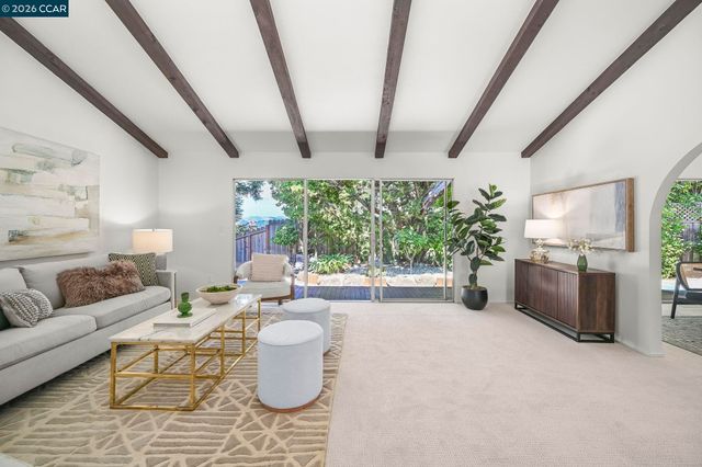 1085 Country Club Drive, Moraga, CA 94556