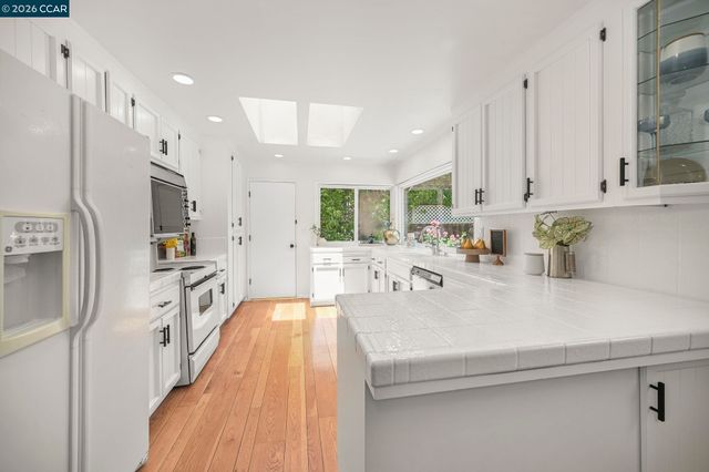 1085 Country Club Drive, Moraga, CA 94556