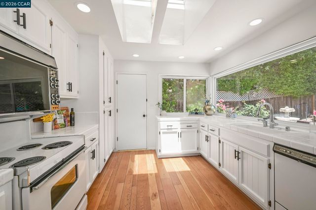 1085 Country Club Drive, Moraga, CA 94556