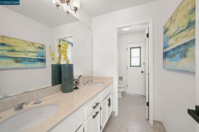 1085 Country Club Drive, Moraga, CA 94556