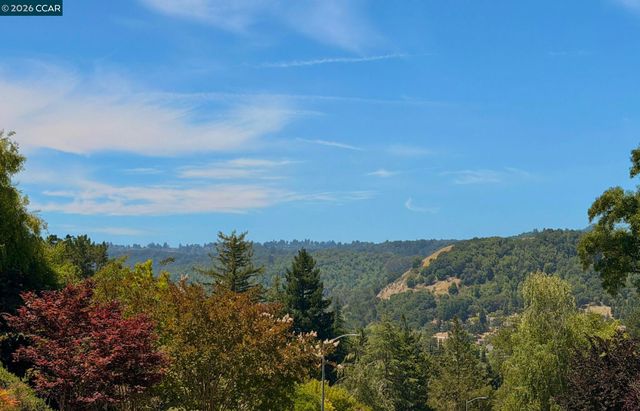 1085 Country Club Drive, Moraga, CA 94556