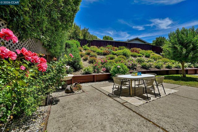 1085 Country Club Drive, Moraga, CA 94556