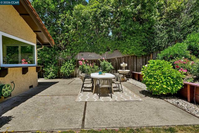1085 Country Club Drive, Moraga, CA 94556