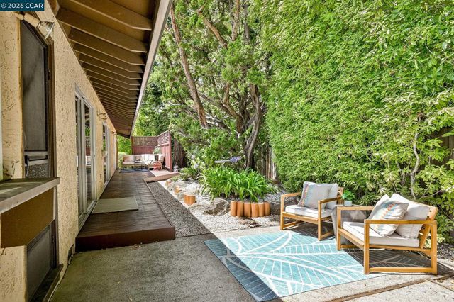 1085 Country Club Drive, Moraga, CA 94556