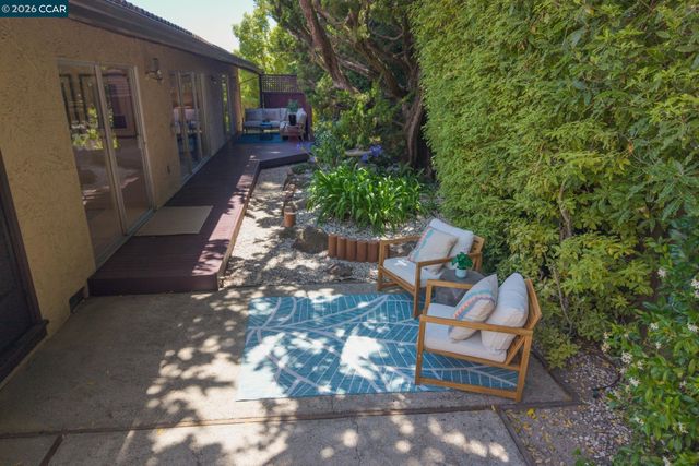 1085 Country Club Drive, Moraga, CA 94556