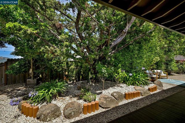 1085 Country Club Drive, Moraga, CA 94556