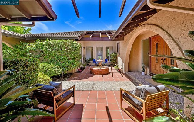 1085 Country Club Drive, Moraga, CA 94556
