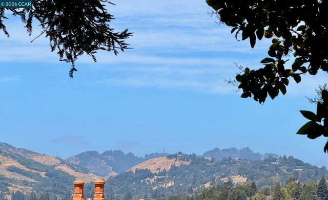 1085 Country Club Drive, Moraga, CA 94556