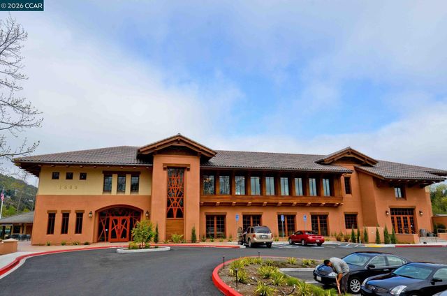 1085 Country Club Drive, Moraga, CA 94556