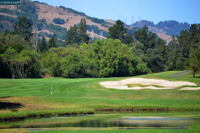 1085 Country Club Drive, Moraga, CA 94556