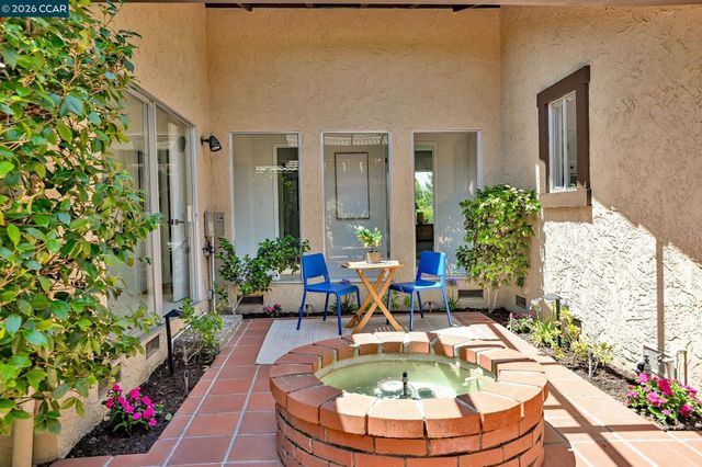1085 Country Club Drive, Moraga, CA 94556