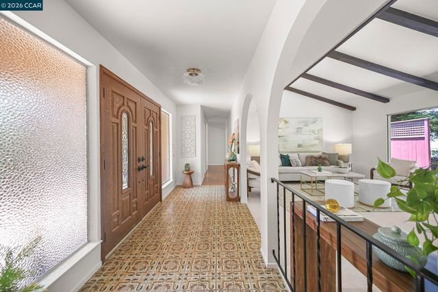 1085 Country Club Drive, Moraga, CA 94556