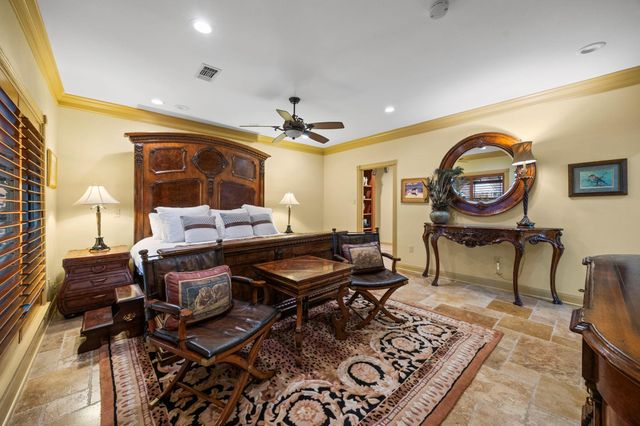 1524 Travis Street, Columbus, TX 78934