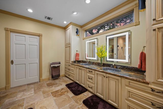 1524 Travis Street, Columbus, TX 78934