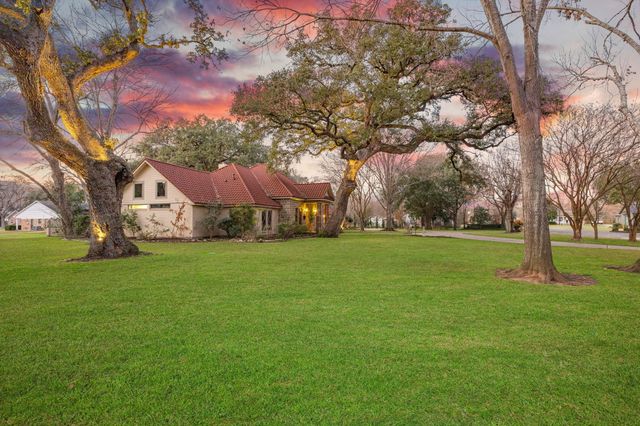 1524 Travis Street, Columbus, TX 78934