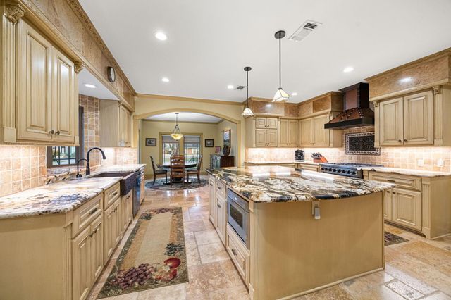 1524 Travis Street, Columbus, TX 78934