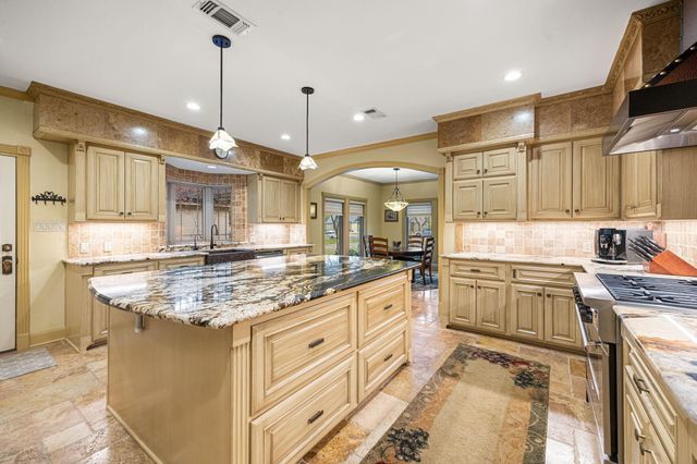 1524 Travis Street, Columbus, TX 78934