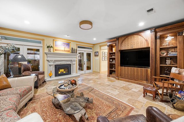 1524 Travis Street, Columbus, TX 78934