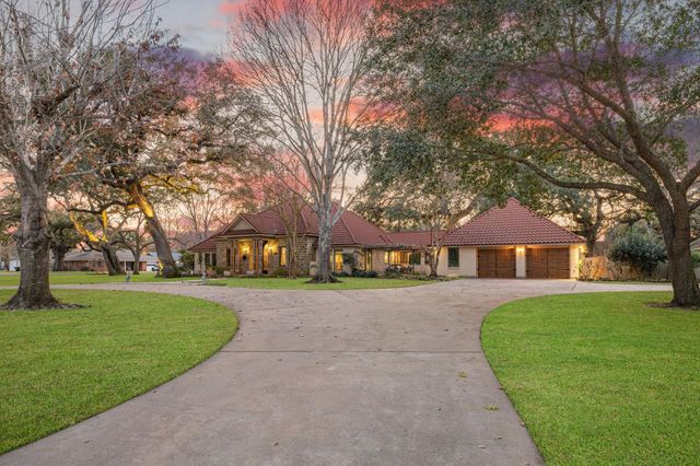 1524 Travis Street, Columbus, TX 78934