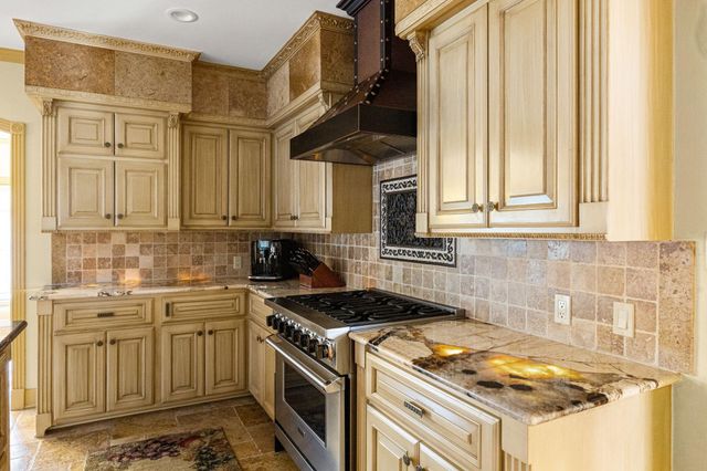 1524 Travis Street, Columbus, TX 78934