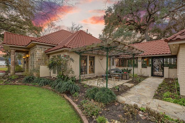 1524 Travis Street, Columbus, TX 78934