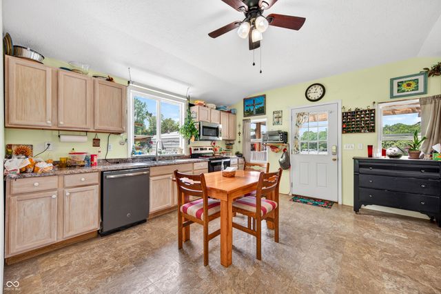 5053 Bittersweet Road, Morgantown, IN 46160