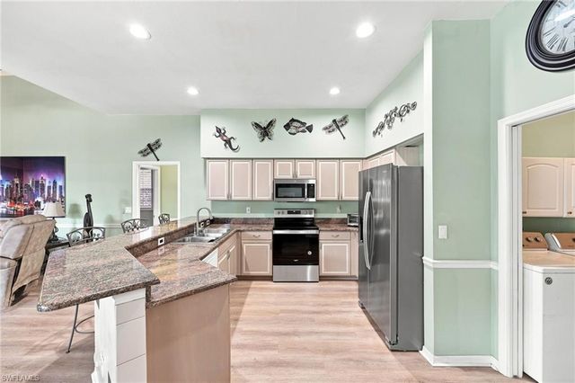 195 Palmetto Dunes CIR, Naples, FL 34113